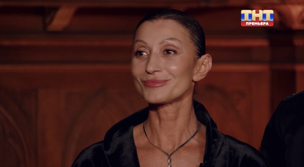 Шоу Битва экстрасенсов 21 марта 2026 года 4 серия, кто ушел, покинул проект, кого выгнали сегодня в новой серии, обзор выпуска, Анжела Гома