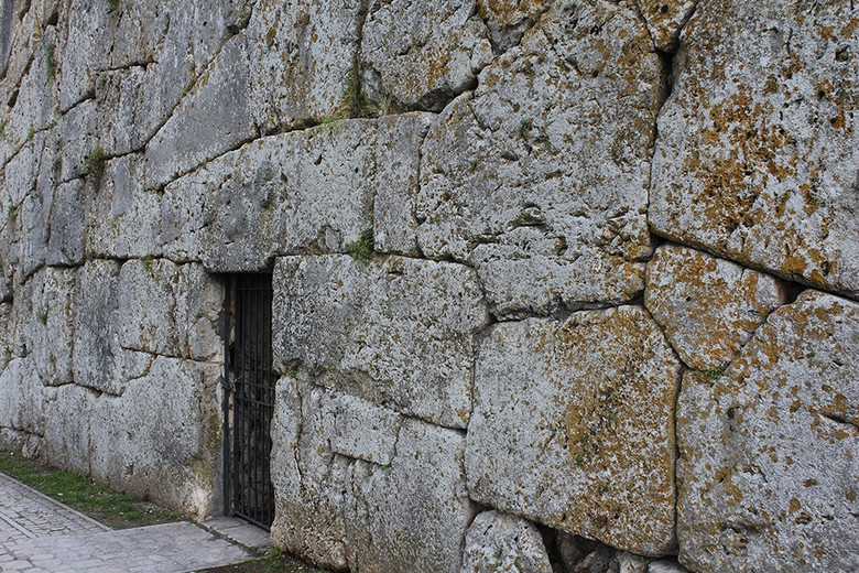 Древние циклопические каменные кладки в Италии 1