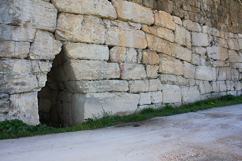 Древние циклопические каменные кладки в Италии 4