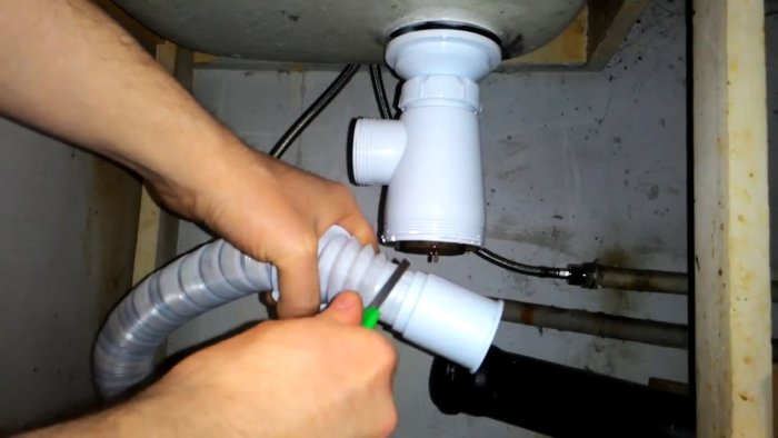 Как заменить гофру сифона на ПВХ-трубу: простой пошаговый ремонт