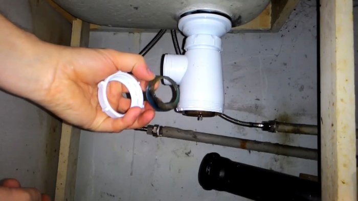 Как заменить гофру сифона на ПВХ-трубу: простой пошаговый ремонт