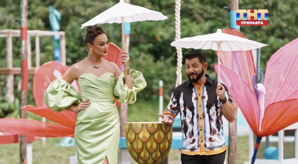 Шоу Звезды в джунглях 2 сезон, ведущие, Ольга Бузова и Михаил Галустян