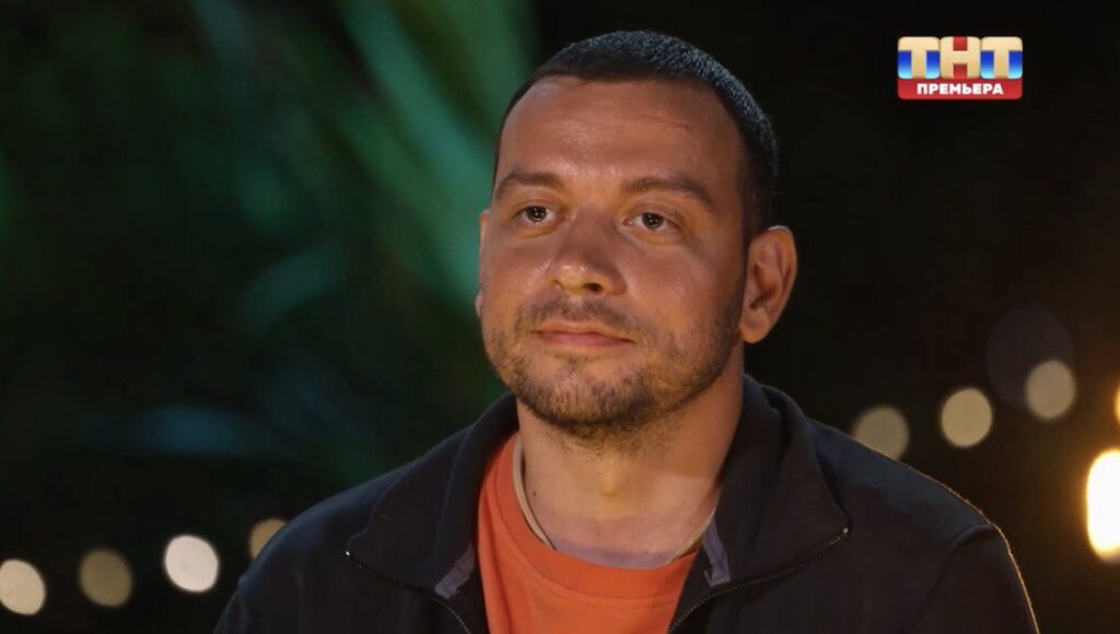 Шоу Звезды в джунглях 9 ноября 2025 года кто ушел, покинул проект в серии, кого выгнали сегодня спойлер, Ян Дилан