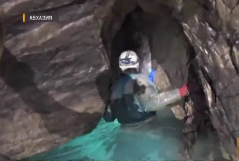 Российские спелеологи 2 недели спускались в самую глубокую пещеру мира и нашли на дне новые живые организмы 2