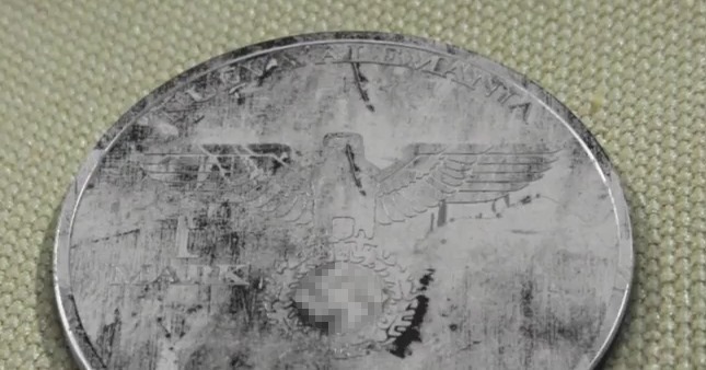 Загадка монеты со свастикой и датой 2039 год 1