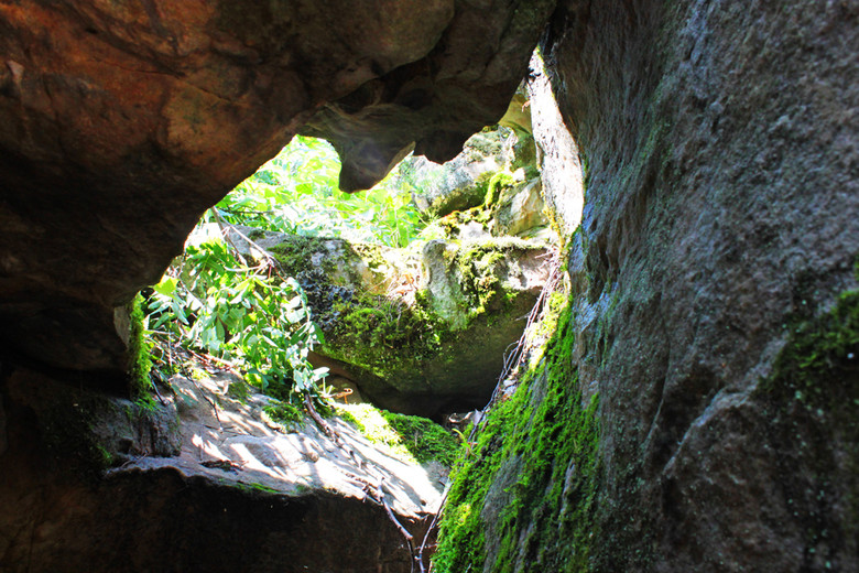 Загадка Змеиной пещеры возле поселка Красный Гуляй 1